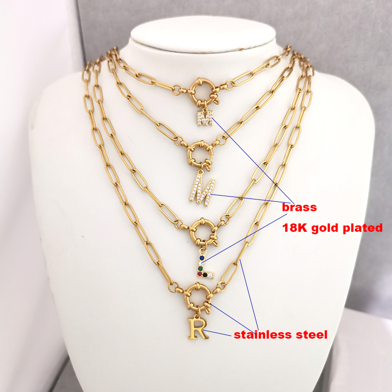 Collar con Letras Iniciales de - Event Z reseña y precio